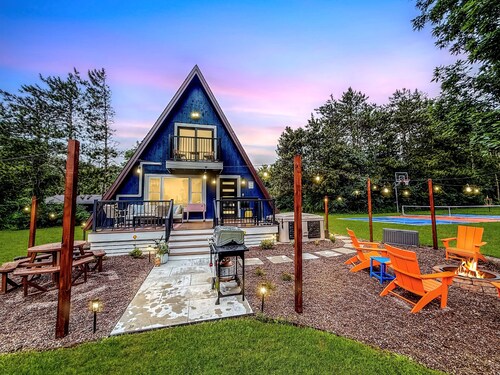 Pickleball + Hot Tub | Luxe A-Frame Escape