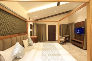 Deluxe Room | Egyptian cotton sheets, premium bedding, down comforters - Whispering Oaks (Nainital)