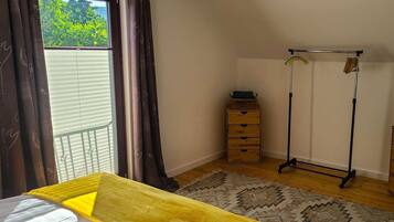 2 bedrooms, WiFi, bed sheets