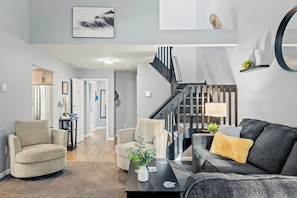 Smart-TV, Kamin, Tischtennisplatte, Arbeitsbereiche