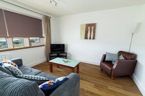 Smart TV - Geata na Cathrach - Galway Lakeside Apartments (Galway)