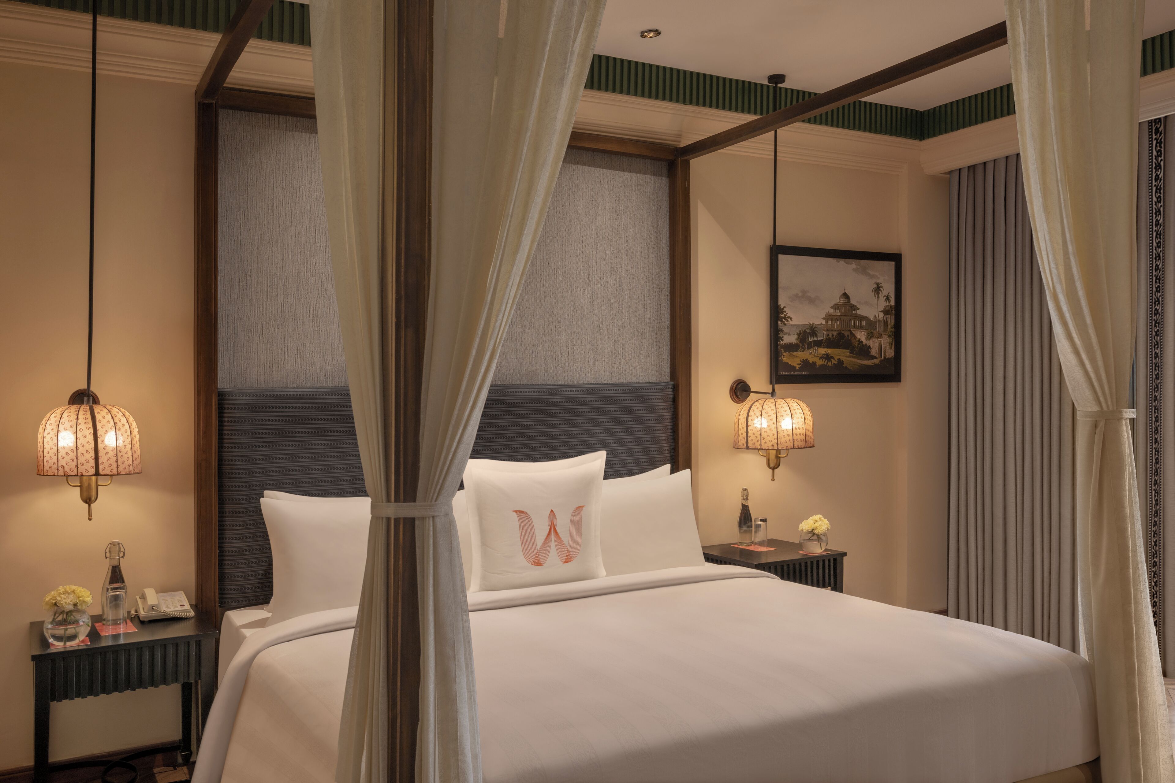 Suite, 1 King Bed (Executive Suite) | In-room safe, desk, laptop workspace, blackout curtains