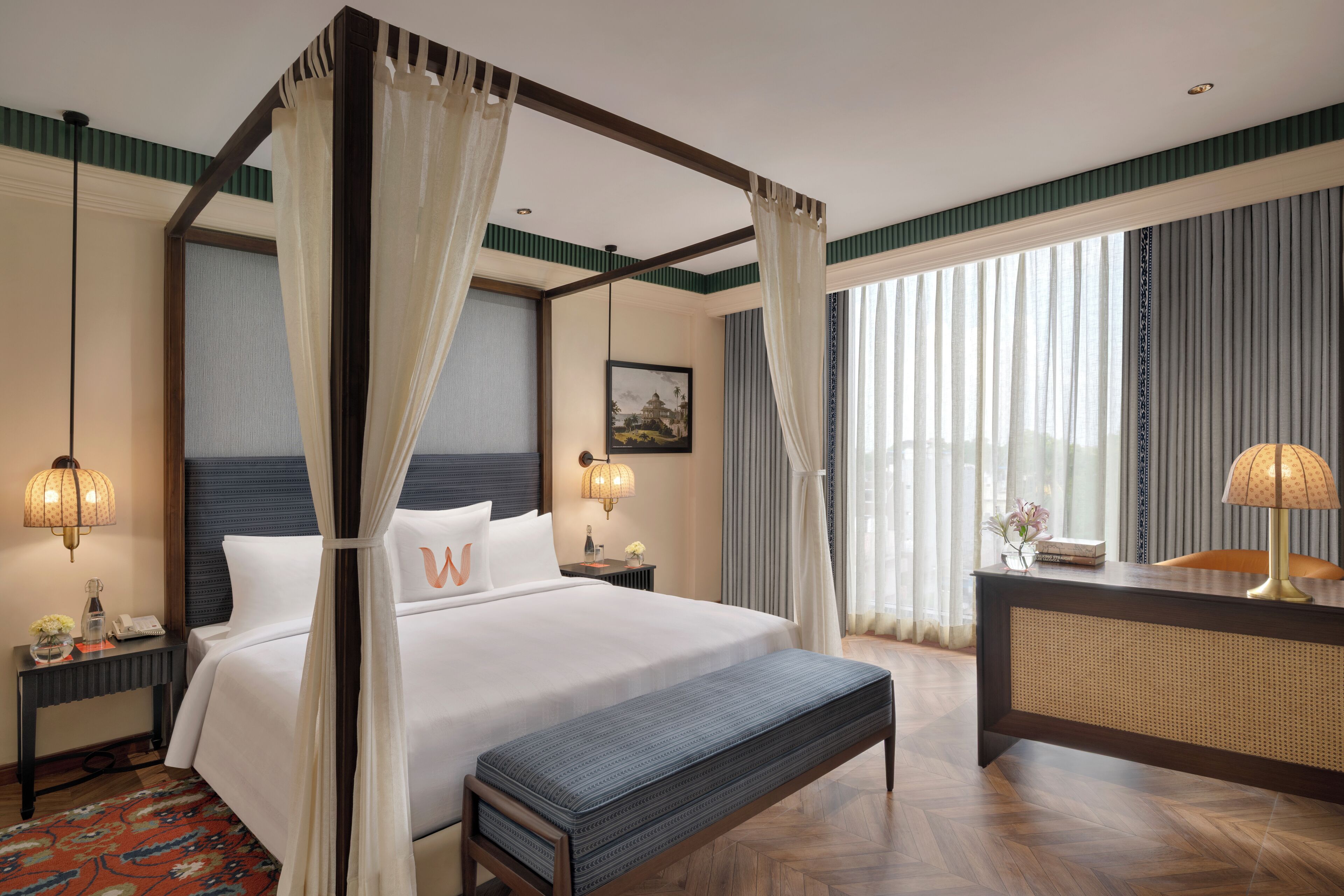 Sviitti, 1 suuri parisänky (Executive Suite) | Tallelokero huoneessa, työpöytä