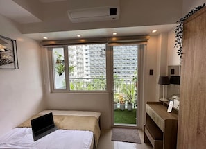 1 bedroom, iron/ironing board, internet, bed sheets