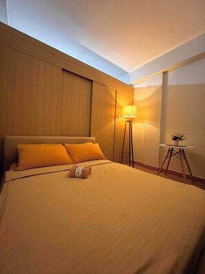 Room, 1 Bedroom, Fireplace, City View