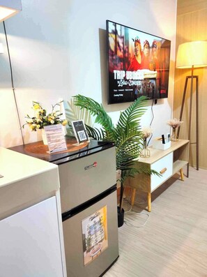 Chambre, 1 chambre, foyer, vue sur la ville | Intérieur
