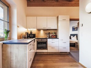 Kühlschrank, Mikrowelle, Ofen, Geschirrspüler