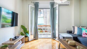 公寓, 1 间卧室, 厨房, 城市景观 | 客厅 | 53-英寸智能电视 (配备数码频道)、流媒体服务