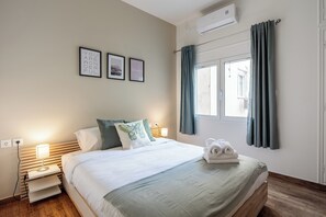 Departamento, 1 habitación, cocina, vista a la ciudad | Decoración personalizada, muebles diferentes y escritorio 