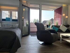 Unclassified image, 4 of 37, button