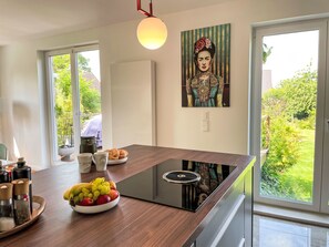 Fridge, oven, dishwasher, cookware/dishes/utensils