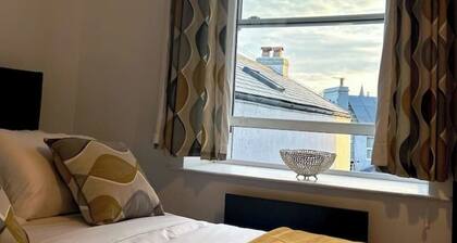 Number 5, 8 Clifton Terrace