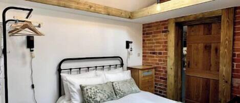 1 habitación, tabla de planchar con plancha, wifi gratis y ropa de cama