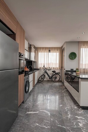 Fridge, microwave, oven, stovetop