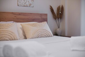 1 dormitorio, tabla de planchar con plancha, wifi y ropa de cama
