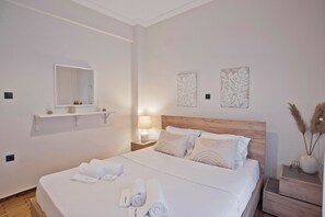 1 dormitorio, tabla de planchar con plancha, wifi y ropa de cama