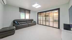 Basic-rum - 2 sovrum (Private House(2025New/ Jacuzzi/BBQ)) | 2 sovrum och gratis wi-fi