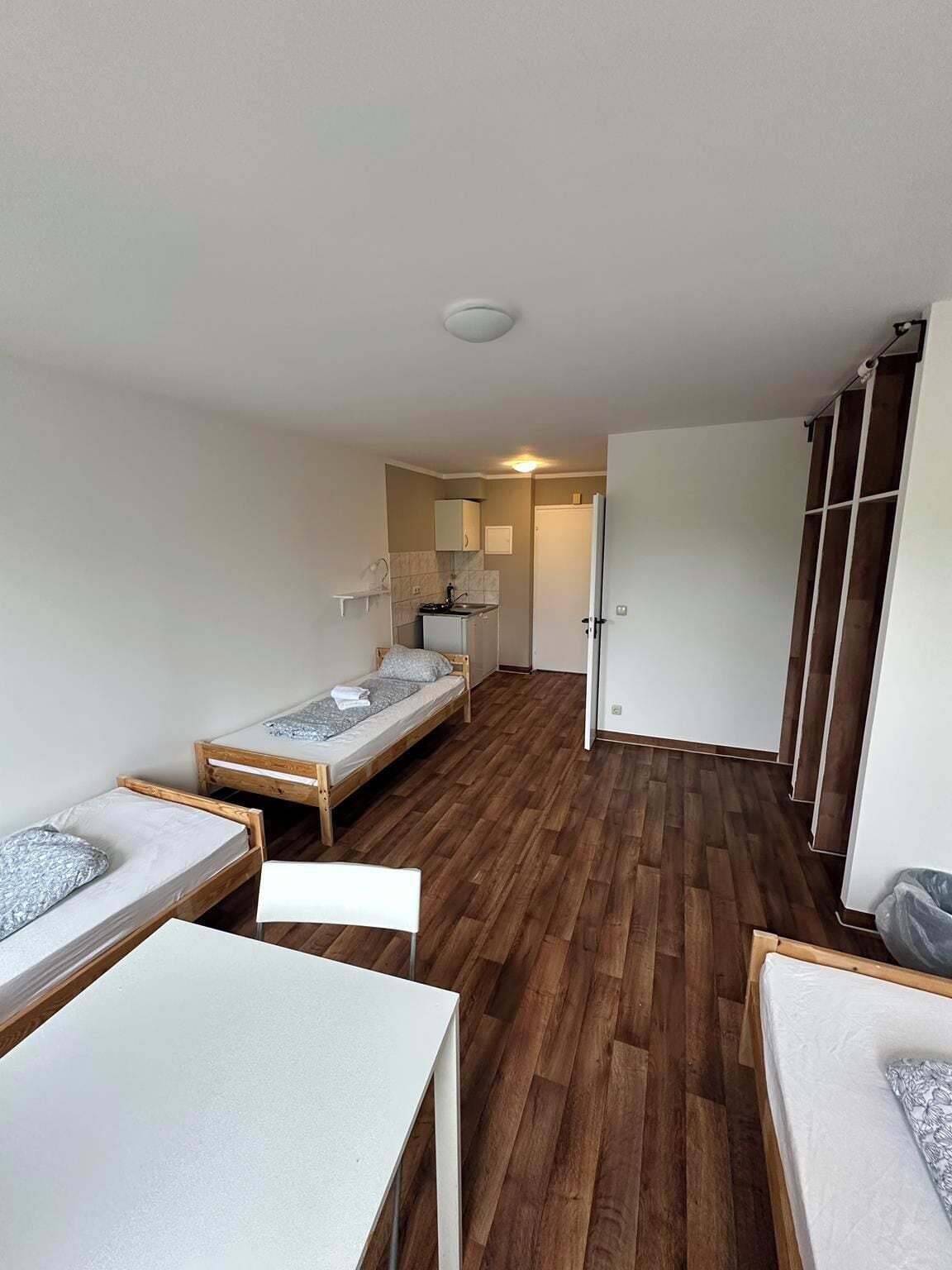 三人房 | 特色家居、熨斗/熨板、免费 WiFi、床单