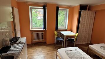 Quarto duplo | Individualmente mobiliados, ferros/tábuas de passar roupa