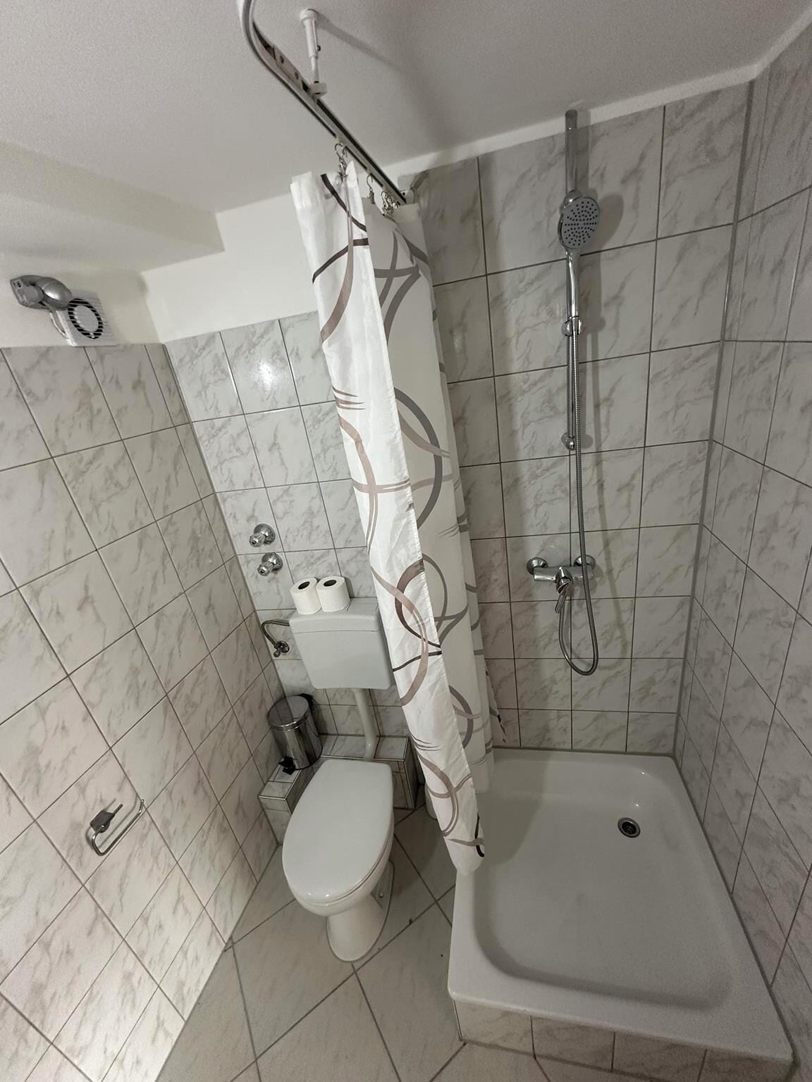 Twin Room | Bathroom | Shower, towels, soap, toilet paper