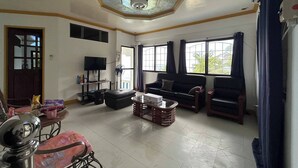 TV - Becca's Vacation House (cebu)