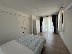 4 slaapkamers, een strijkplank/strijkijzer, wifi, beddengoed