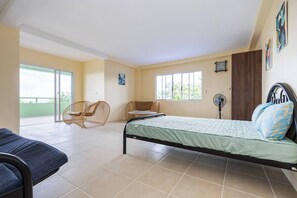 2 dormitorios, tabla de planchar con plancha, Internet y ropa de cama