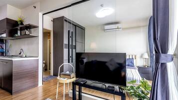 1 habitación, tabla de planchar con plancha, internet y ropa de cama