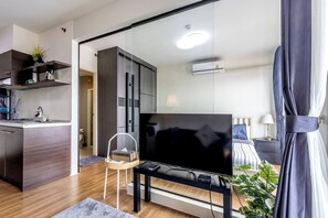 1 slaapkamer, een strijkplank/strijkijzer, internet, beddengoed
