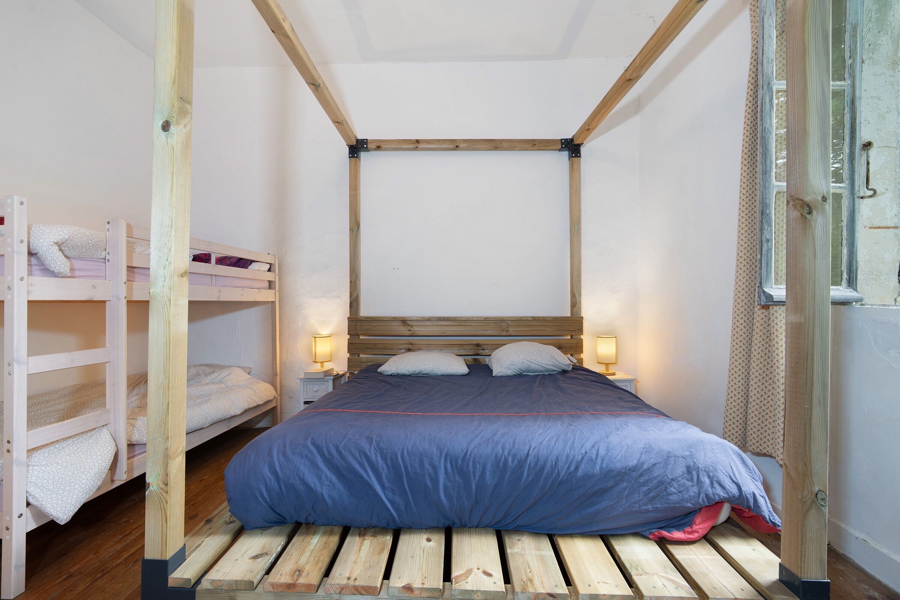 5 bedrooms, desk, WiFi