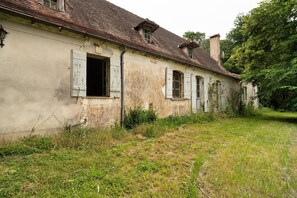 Exterior - Domaine de La Contie – 17th-Century Chartreuse in the Heart of 20 Hectares of Nature (Issac)
