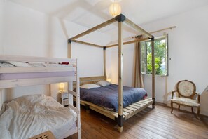 5 bedrooms, desk, WiFi - Domaine de La Contie – 17th-Century Chartreuse in the Heart of 20 Hectares of Nature (Issac)