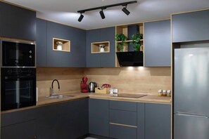 Fridge, microwave, oven, stovetop