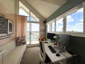 المنشأة من الداخل