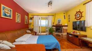 2 bedrooms, iron/ironing board, free WiFi, bed sheets - Apartman Mariana by Villas Guide (Icici)