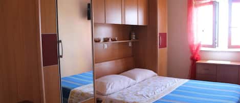 2 chambres, fer et planche à repasser, Wi-Fi gratuit, draps fournis