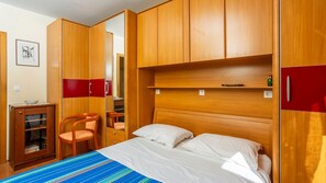 2 slaapkamers, een strijkplank/strijkijzer, gratis wifi, beddengoed