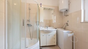 Douche, serviettes fournies