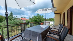 屋外ダイニングエリア