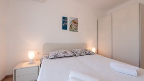 3 soverom, strykejern/-brett, wi-fi (inkludert) og sengetøy
