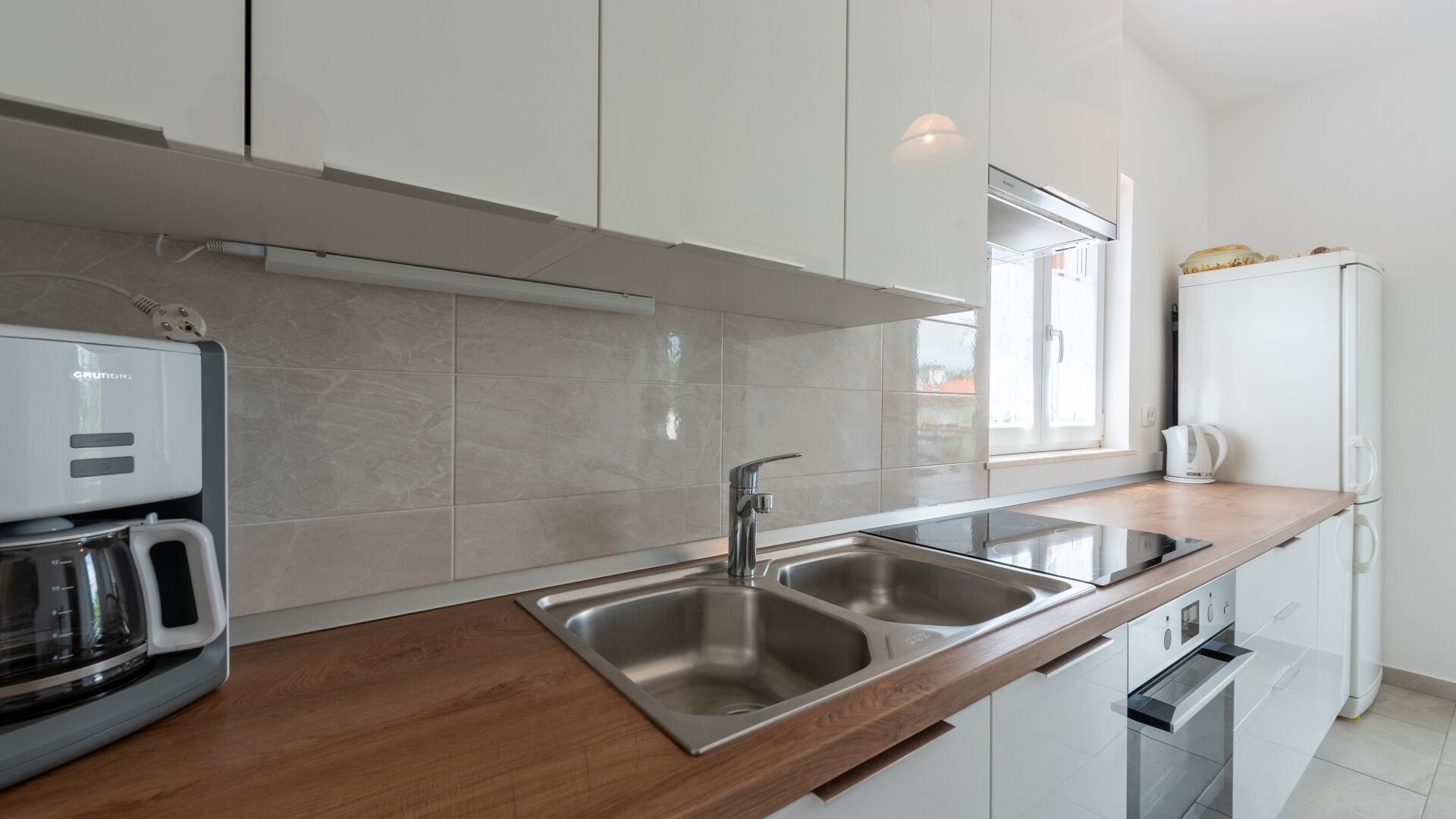 Frigorifero, microonde, forno, macchina per tè/caffè