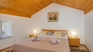 3 bedrooms, free WiFi, bed sheets