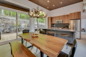Dining - Modern Luxury Chalet + Private Jacuzzi (Les Laurentides Regional County Municipality)