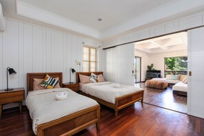 5 makuuhuonetta, silitysrauta/-lauta, vuodevaatteet