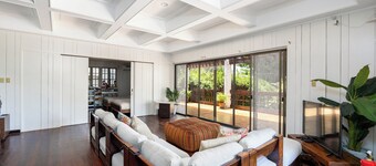 Anza Mactan Beach House 5 bedroom Villa w/ Private Pool & Beachfront