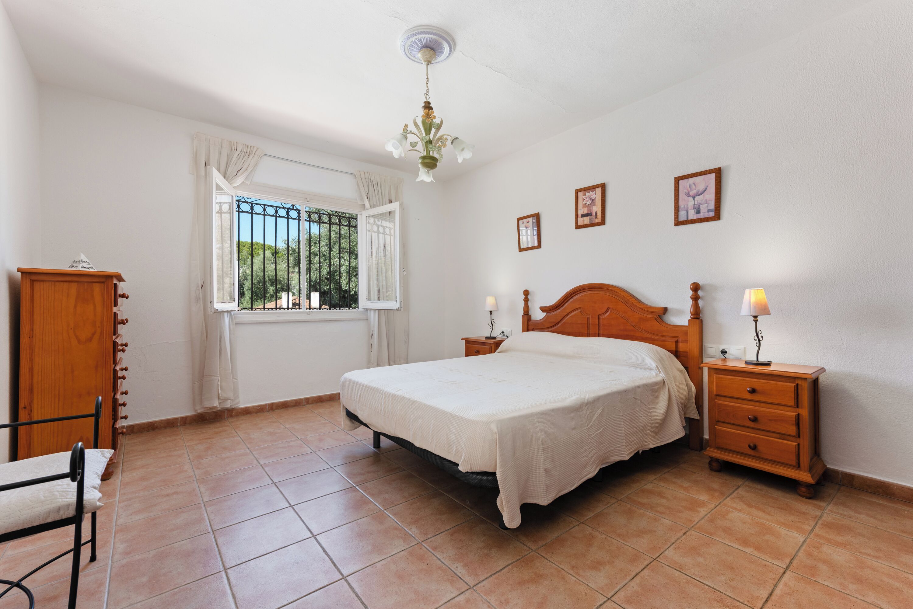 3 chambres, fer et planche à repasser, Wi-Fi, draps fournis