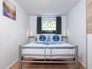 1 室のベッドルーム、アイロン / アイロン台