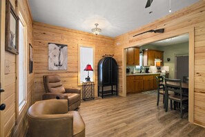 Interior - Cottage 8 - Why Knot (Ridgeland)