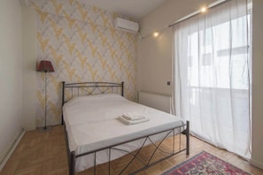 2 habitaciones, tabla de planchar con plancha, wifi y ropa de cama 