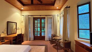 Standard Studio, Balcony, Resort View | Desk, free WiFi, bed sheets